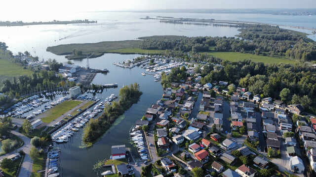 Wohnhaus mit 5 Liegeplätzen und Gastrofläche am Bodensee