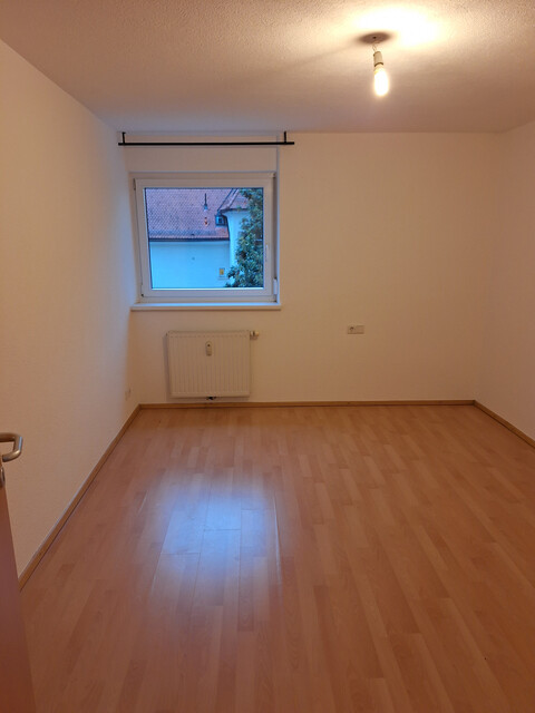  Schöne helle  3-Zimmer-Wohnung mit Balkon und Keller in zentraler Lage neu zu vermieten!