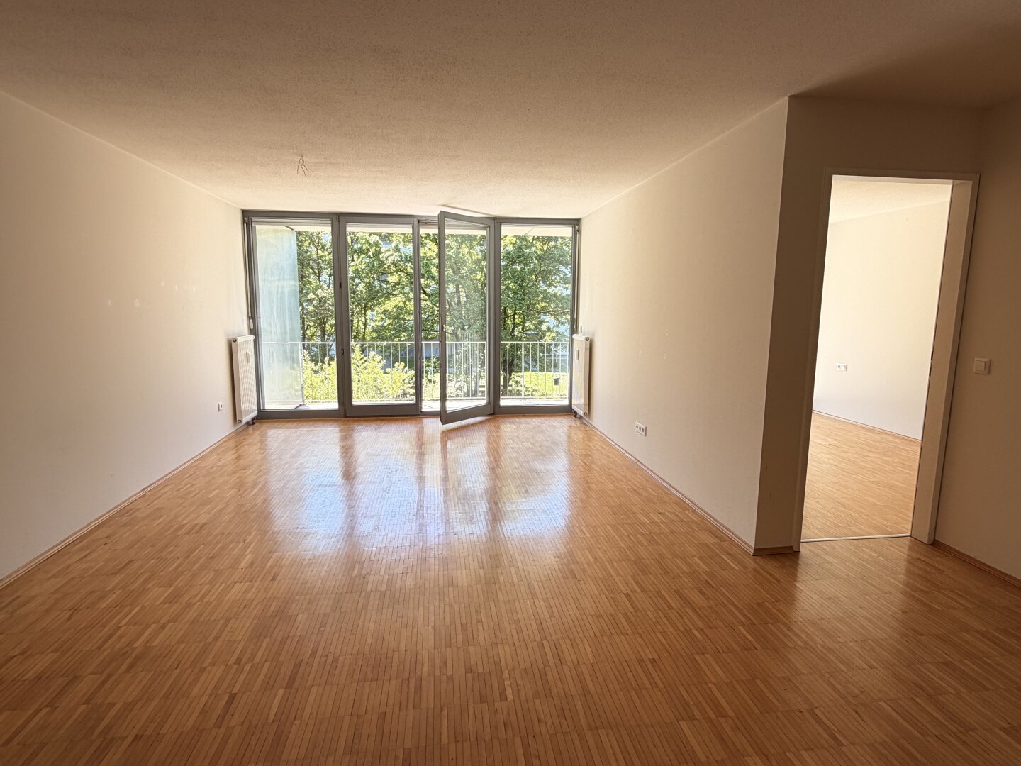 Erstbezug nach Generalsanierung: moderne 2-Zimmerwohnung mit großem Südbalkon am Kehlerpark