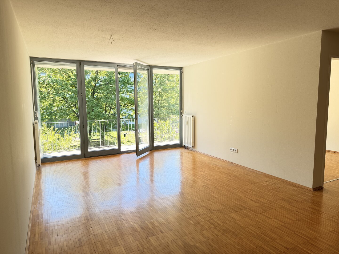 Erstbezug nach Generalsanierung: moderne 2-Zimmerwohnung mit großem Südbalkon am Kehlerpark