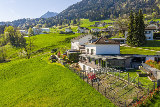 Neuwertige-Aufstockbare Doppelhaushälfte mit Wintergarten und Garage