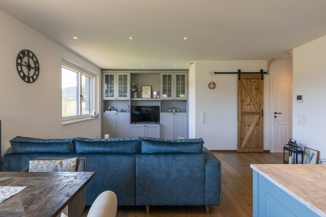 Neuwertige-Aufstockbare Doppelhaushälfte mit Wintergarten und Garage