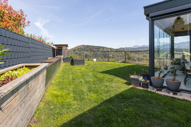 Neuwertige-Aufstockbare Doppelhaushälfte mit Wintergarten und Garage