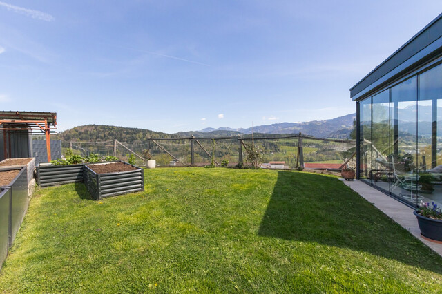Neuwertige-Aufstockbare Doppelhaushälfte mit Wintergarten und Garage