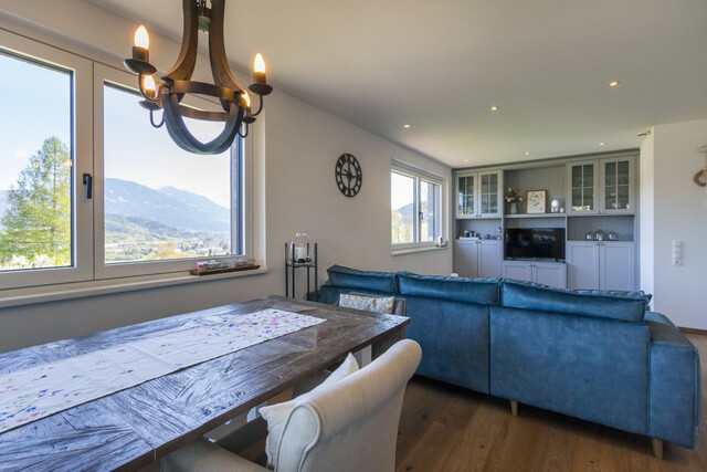 Neuwertige-Aufstockbare Doppelhaushälfte mit Wintergarten und Garage