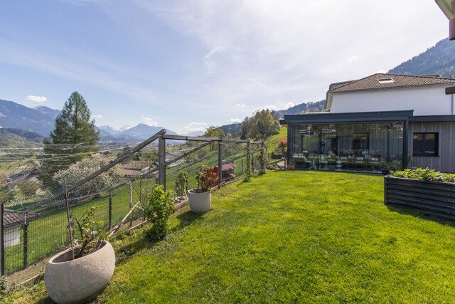 Neuwertige-Aufstockbare Doppelhaushälfte mit Wintergarten und Garage
