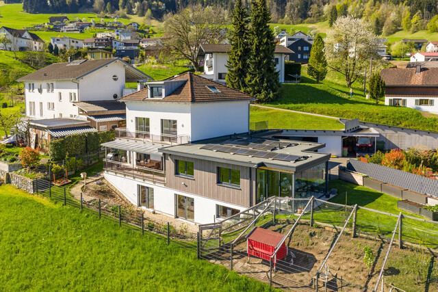 Neuwertige-Aufstockbare Doppelhaushälfte mit Wintergarten und Garage