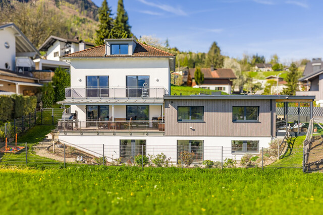 Neuwertige-Aufstockbare Doppelhaushälfte mit Wintergarten und Garage