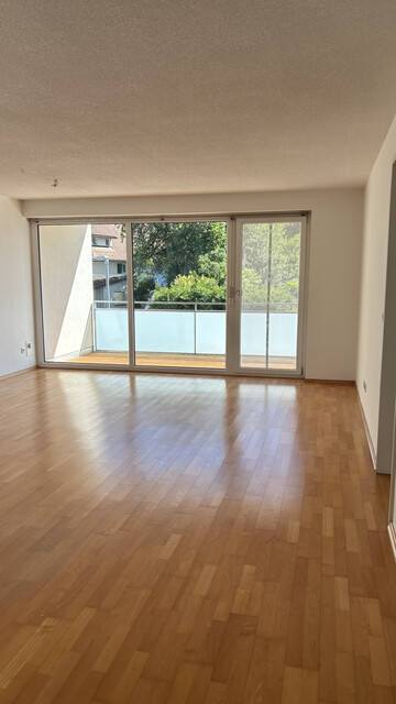 Geräumige Wohnung mit Balkon, Abstellraum, Keller, Tiefgaragenplatz und Fahrradabstellraum in Top-Lage!
