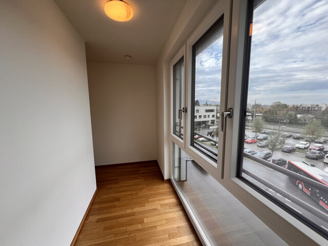 Lichtdurchflutete und großzügige 4 Zimmer Wohnung mit Balkon in zentraler Lage in Dornbirn