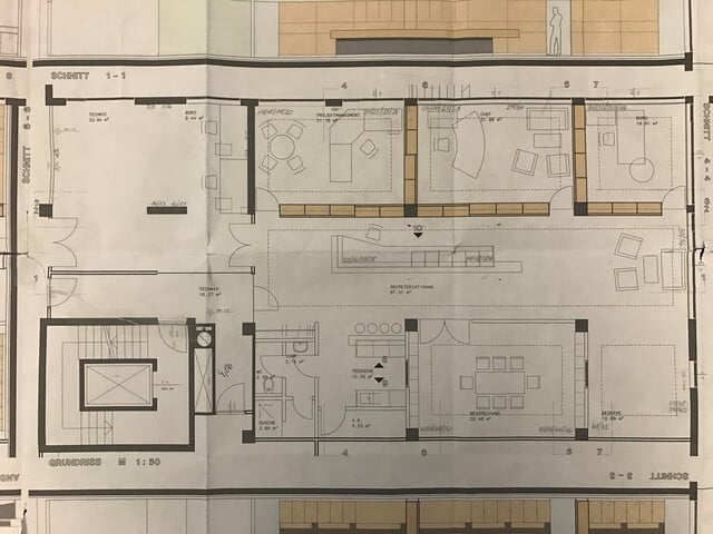 Gewerbliche Immobilie: Büro / Ordination mit 2 Garagenstellplätzen