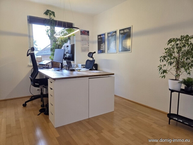 Stilvolles Einfamilienhaus mit großzügigem Raumangebot und separater Einliegerwohnung