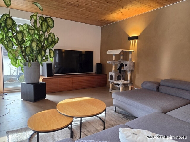 Stilvolles Einfamilienhaus mit großzügigem Raumangebot und separater Einliegerwohnung