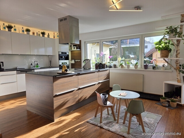 Stilvolles Einfamilienhaus mit großzügigem Raumangebot und separater Einliegerwohnung