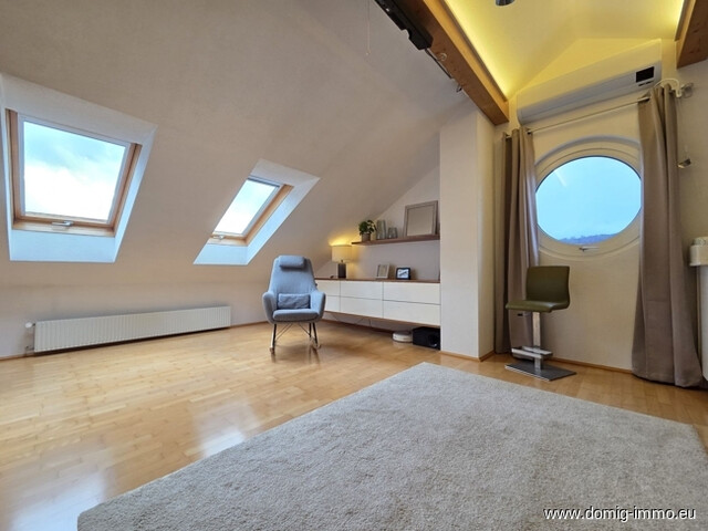 Stilvolles Einfamilienhaus mit großzügigem Raumangebot und separater Einliegerwohnung