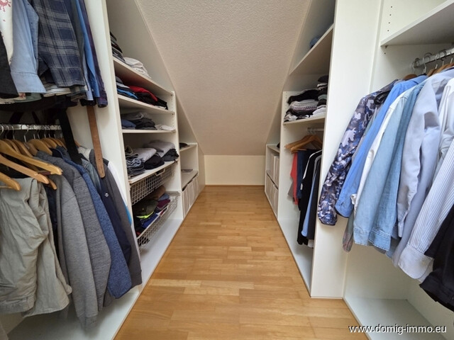 Stilvolles Einfamilienhaus mit großzügigem Raumangebot und separater Einliegerwohnung