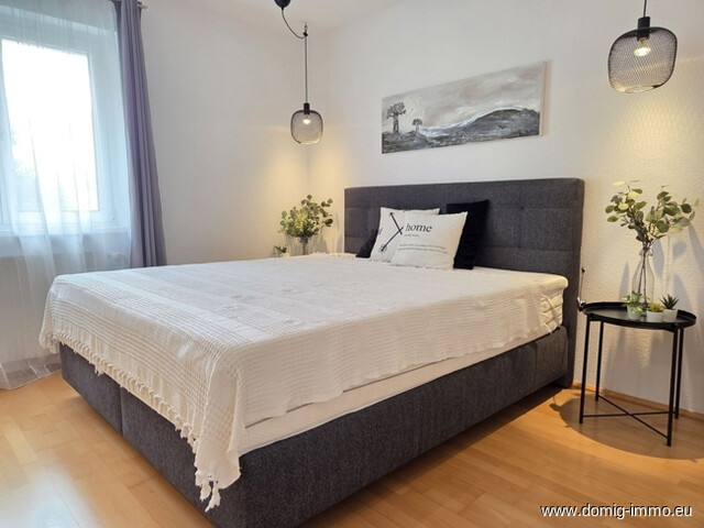 Stilvolles Einfamilienhaus mit großzügigem Raumangebot und separater Einliegerwohnung