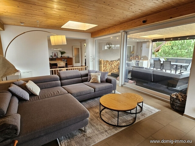 Stilvolles Einfamilienhaus mit großzügigem Raumangebot und separater Einliegerwohnung