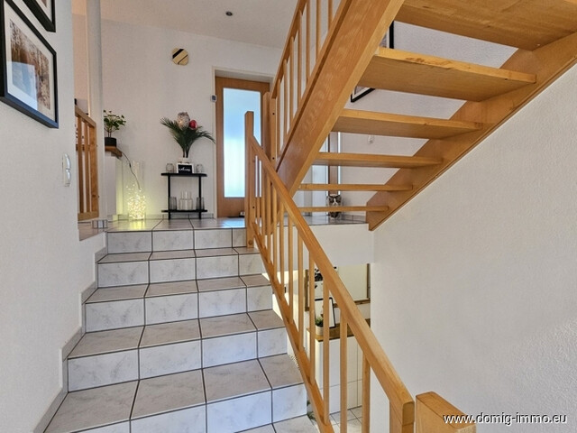 Stilvolles Einfamilienhaus mit großzügigem Raumangebot und separater Einliegerwohnung