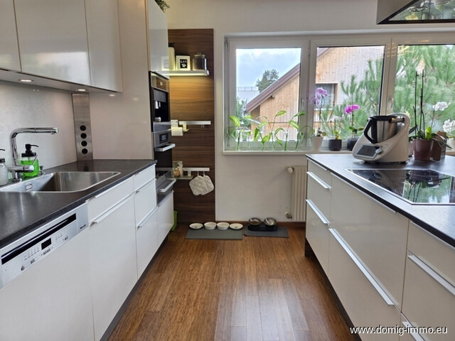 Stilvolles Einfamilienhaus mit großzügigem Raumangebot und separater Einliegerwohnung