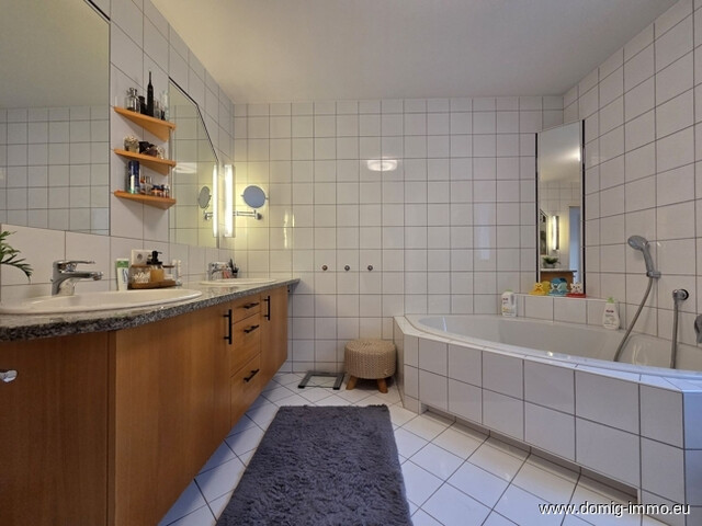 Stilvolles Einfamilienhaus mit großzügigem Raumangebot und separater Einliegerwohnung