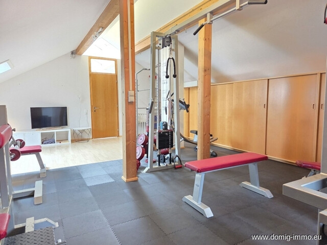 Stilvolles Einfamilienhaus mit großzügigem Raumangebot und separater Einliegerwohnung