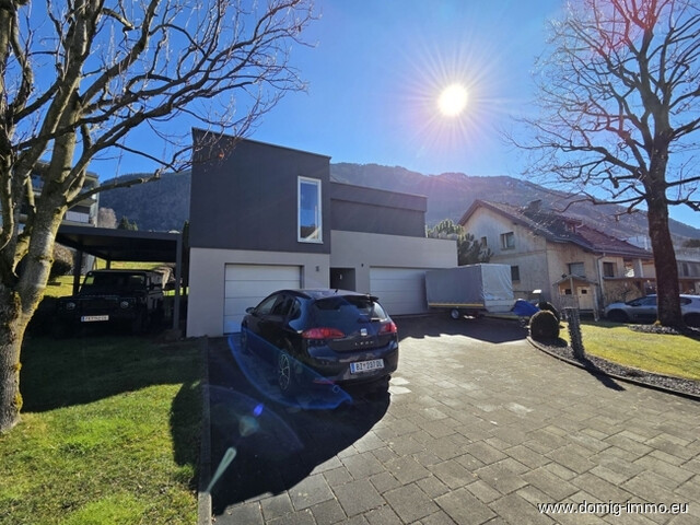 Stilvolles Einfamilienhaus mit großzügigem Raumangebot und separater Einliegerwohnung