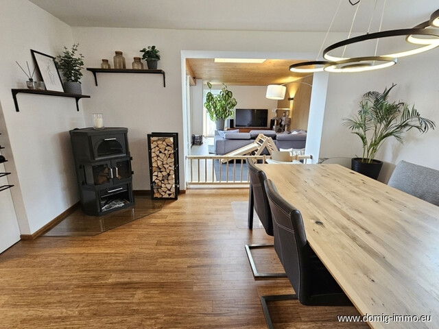 Stilvolles Einfamilienhaus mit großzügigem Raumangebot und separater Einliegerwohnung