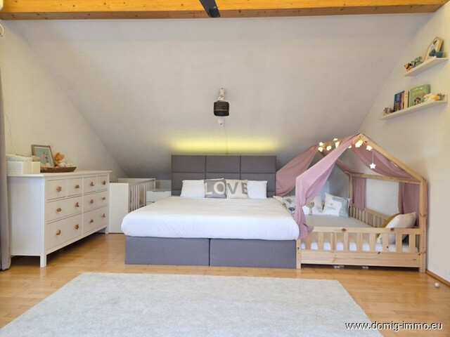 Stilvolles Einfamilienhaus mit großzügigem Raumangebot und separater Einliegerwohnung