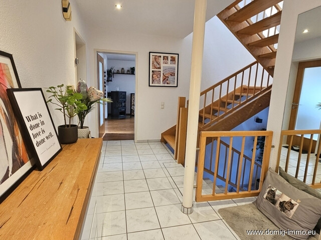 Stilvolles Einfamilienhaus mit großzügigem Raumangebot und separater Einliegerwohnung