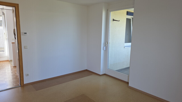 Geräumige Wohnung mit Tiefgarage, Terrasse, Loggia, Abstellraum, Keller und Fahrradabstellraum