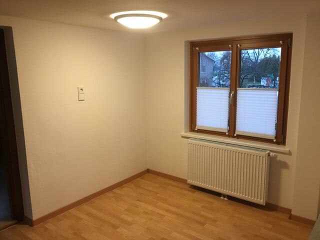 Geräumige 4- Zimmer-Wohnung in einem Zweifamilienhaus