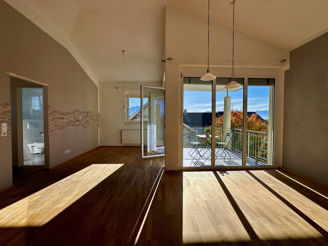 helle 2,5 Zimmer Wohnung mit schönem Balkon