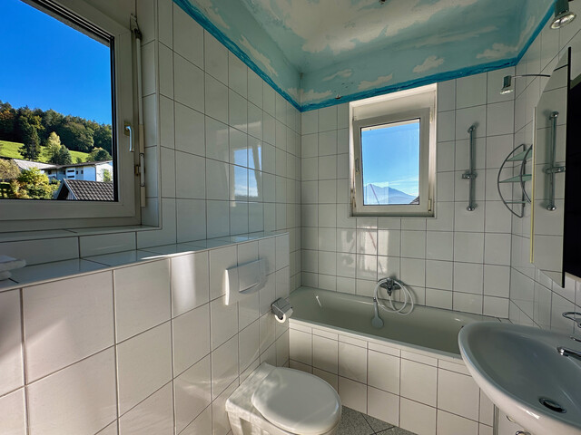 helle 2,5 Zimmer Wohnung mit schönem Balkon