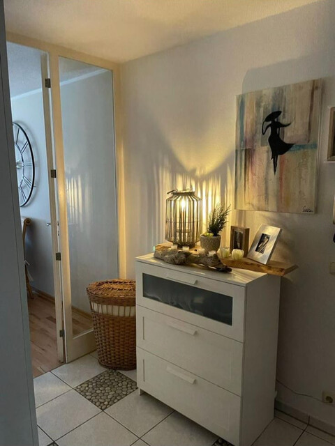 Helle 3-Zimmer-Wohnung im Zentrum von Hörbranz📍 Lage: Zentral gelegen – alle öffentlichen Einrichtungen (Gemeindeamt, Schule, Bank, Post, Bushaltestelle) sind innerhalb von 2 Minuten zu Fuß erreichbar.