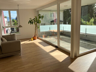 Sehr helle, moderne, nahezu neuwertige 3-Zimmerwohnung in ruhiger Lage am Liebensteinpark  Große Terrasse und Tiefgarage.