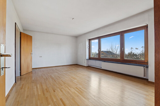 sanierungsbedürftiges Juwel in Lochau: großes Haus mit Seeblick und Garten!