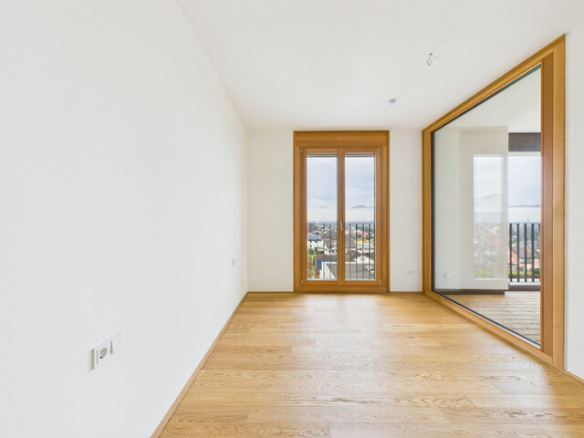 Helle, großzügige 2-Zimmer-Wohnung mit einmaligem Blick übers Rheintal