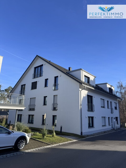 Lichtdurchflutete Dachgeschoss-Maisonette mit Traum-Blick auf den Weiher in Weißensberg!