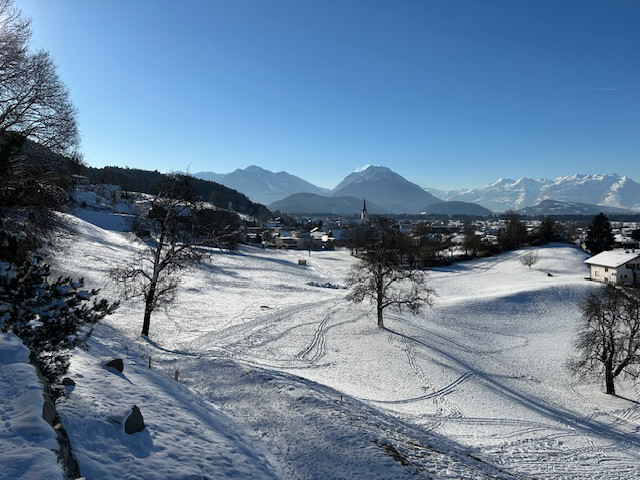 Hanggrundstücke mit traumhafter Aussicht
