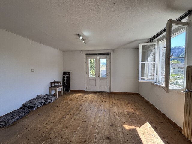 "ohne Provision" geräumige, helle 4,5 Zimmer Wohnung mit Garten u Balkon