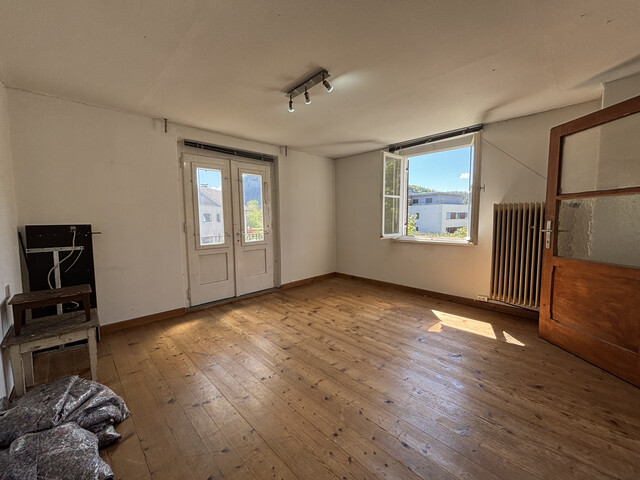 "ohne Provision" geräumige, helle 4,5 Zimmer Wohnung mit Garten u Balkon