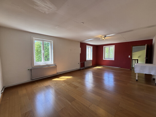 "ohne Provision" geräumige, helle 4,5 Zimmer Wohnung mit Garten u Balkon