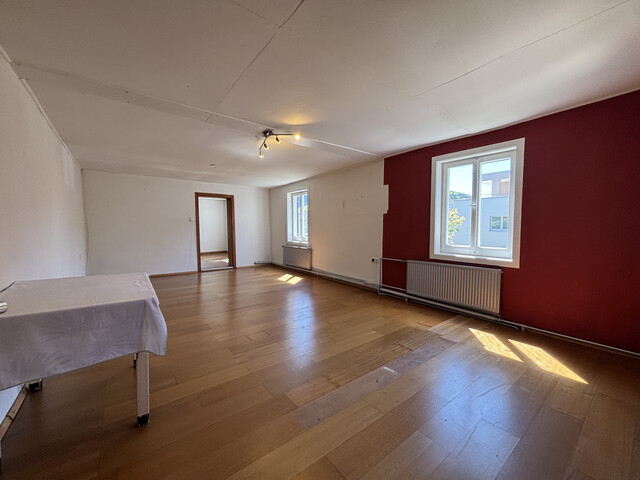 "ohne Provision" geräumige, helle 4,5 Zimmer Wohnung mit Garten u Balkon