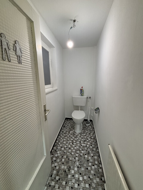 "ohne Provision" geräumige, helle 4,5 Zimmer Wohnung mit Garten u Balkon