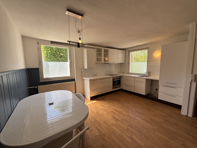 "ohne Provision" geräumige, helle 4,5 Zimmer Wohnung mit Garten u Balkon