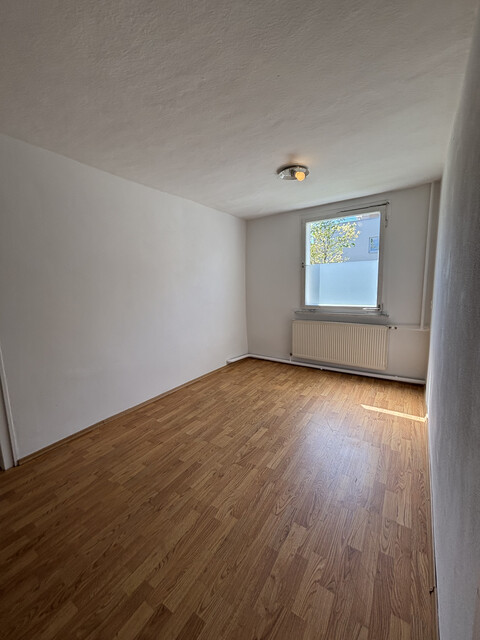 "ohne Provision" geräumige, helle 4,5 Zimmer Wohnung mit Garten u Balkon