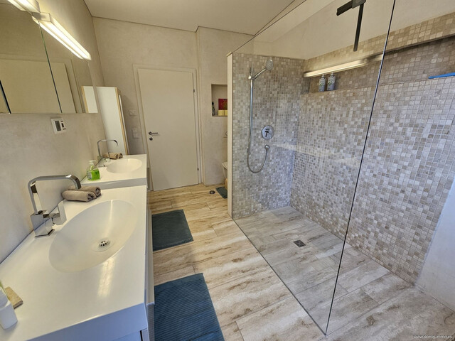 Einzigartiges Wohn- und Seminarhaus in Dornbirn mit großem Grundstück, Schwimmteich und Spa-Bereich!