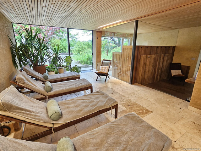 Einzigartiges Wohn- und Seminarhaus in Dornbirn mit großem Grundstück, Schwimmteich und Spa-Bereich!