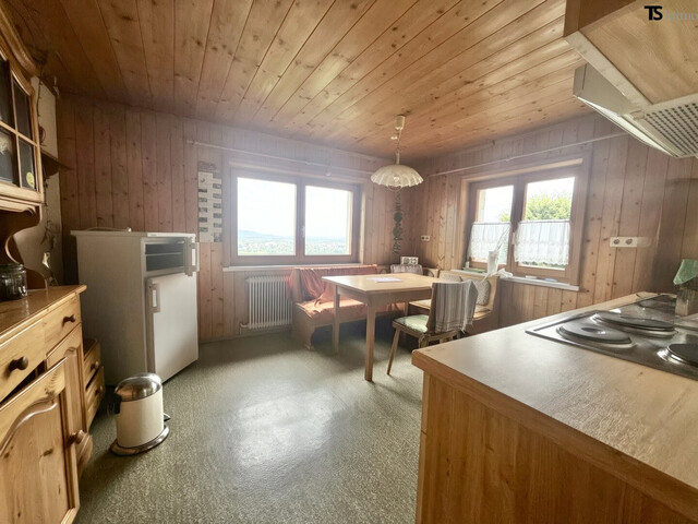 Hohenems: Großzügiges Wohnhaus mit zwei Wohnbereichen in ruhiger Hanglage - Ca. 150 m² Wohnfläche - 1.309 m² Grundstück